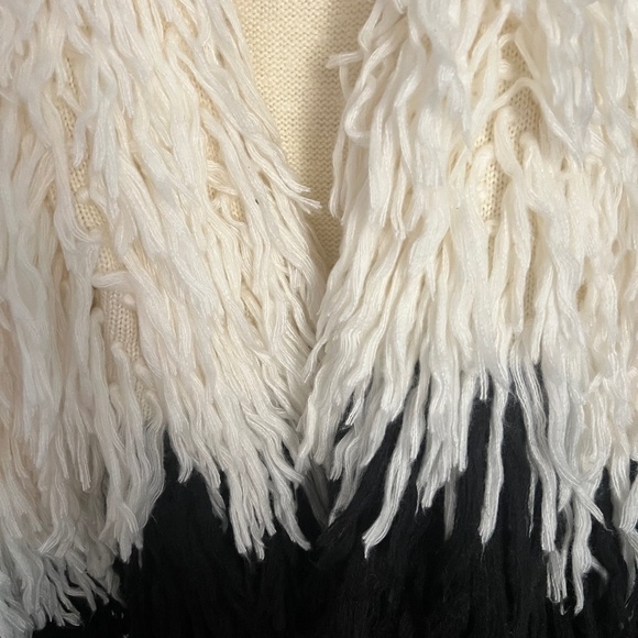 Knitted boho black and white cardigan - Picture 3 of 8